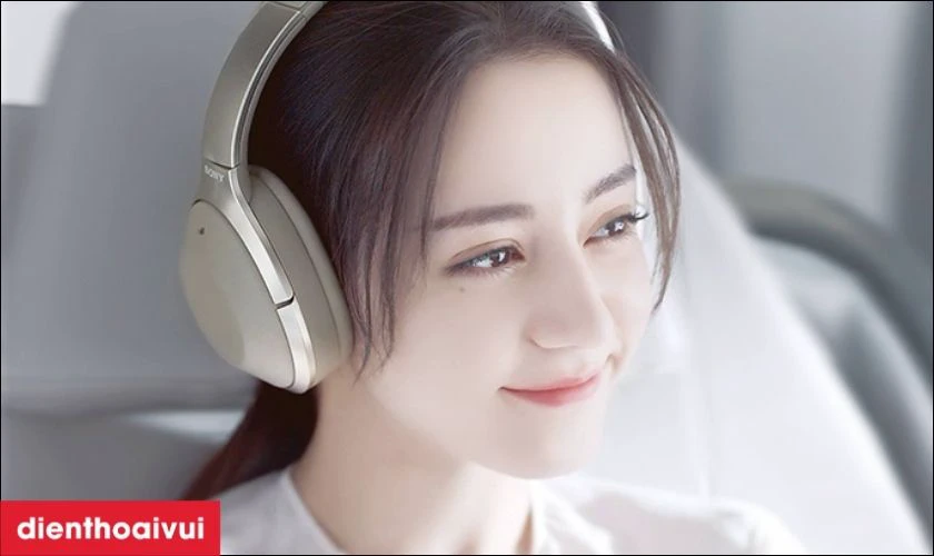 Sự kh&aacute;c biệt của d&ograve;ng tai nghe Samsung in-ear v&agrave; over-ear
