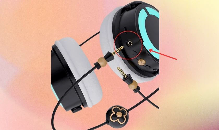 Bạn cắm c&aacute;p cổng 3,5mm v&agrave;o tai nghe Yowu
