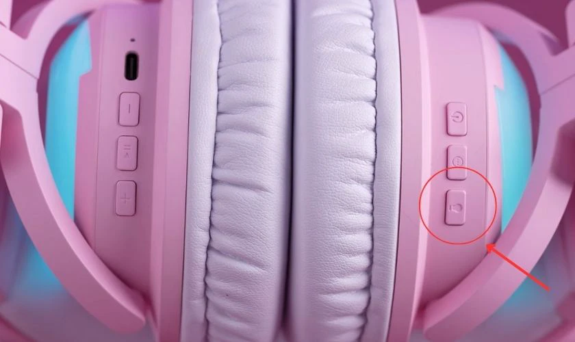 C&aacute;ch bật đ&egrave;n LED tr&ecirc;n tai nghe Yowu