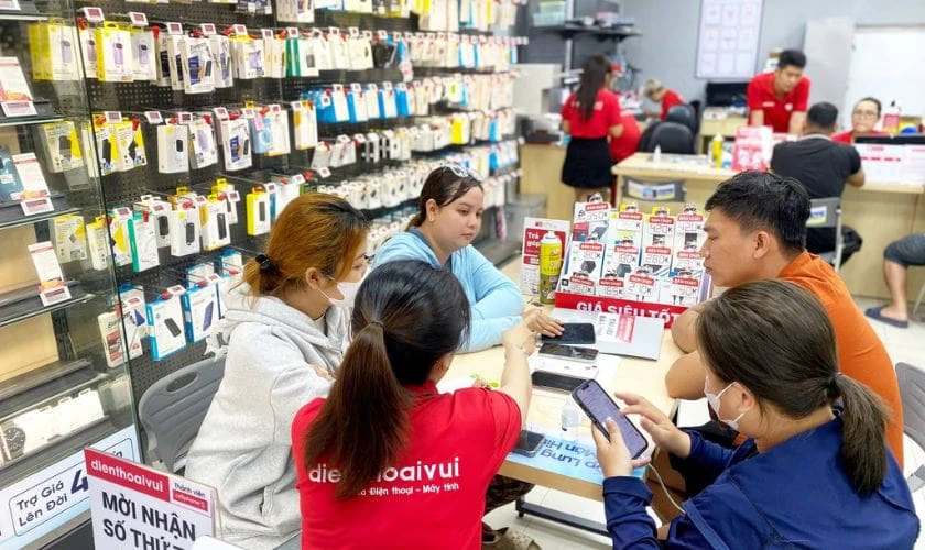Mua củ sạc ch&iacute;nh h&atilde;ng tại HCM v&agrave; H&agrave; Nội tại đ&acirc;u uy t&iacute;n?