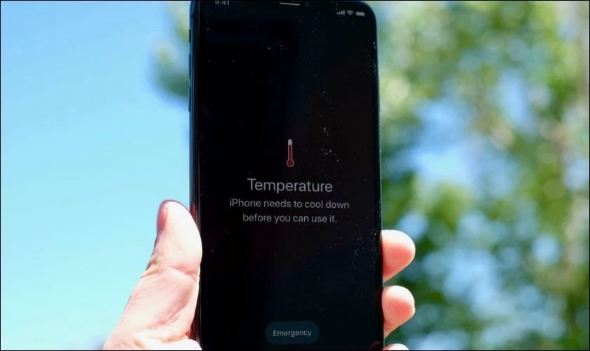 Tại sao điện thoại iPhone bị n&oacute;ng m&aacute;y hao pin khi sử dụng