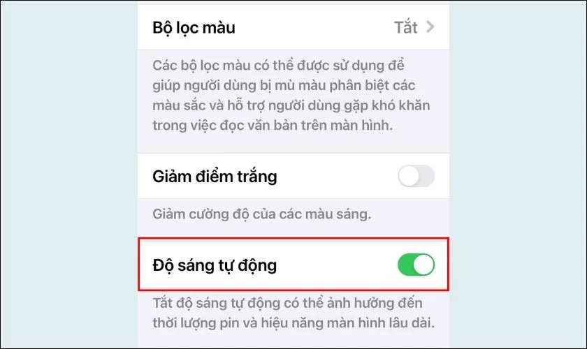 Bật Độ s&aacute;ng tự động bằng c&aacute;ch gạt sang phải thanh ngang