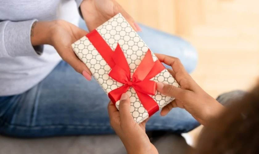 &Yacute; nghĩa của việc tặng qu&agrave; 19/11 cho học sinh
