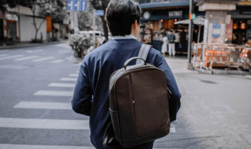 Tặng qu&agrave; 19/11 cho học sinh l&agrave; balo