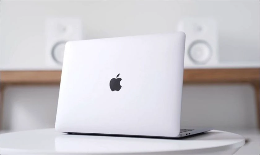 Noel tặng quà cho vợ với chiếc máy tính mới toanh