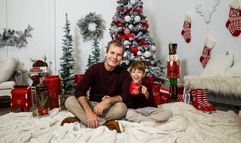 Cách tạo dáng chụp ảnh Noel tại nhà