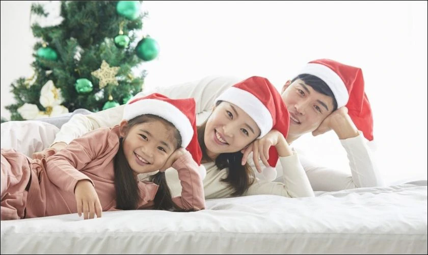 Cách tạo dáng chụp ảnh Noel với gia đình