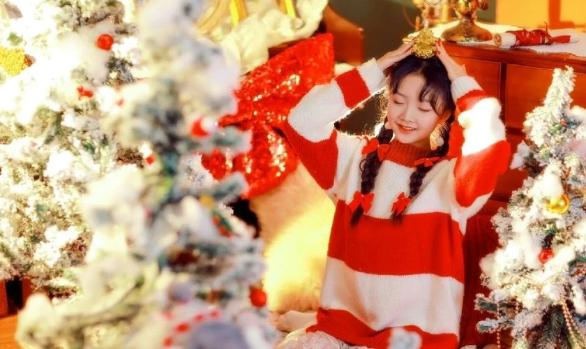 Tạo dáng chụp ảnh Noel phong cách dễ thương