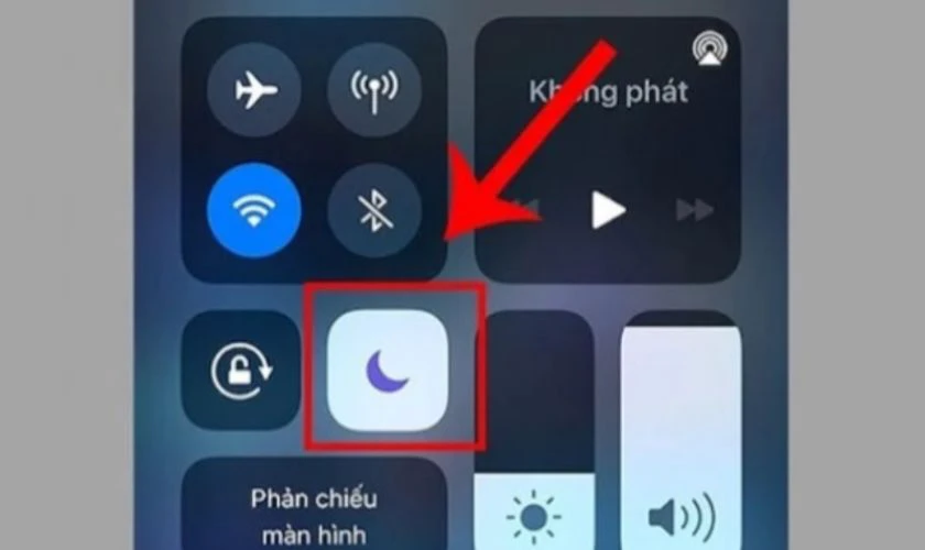 Tắt chế độ kh&ocirc;ng l&agrave;m phiền tr&ecirc;n iPhone 12 trong Trung t&acirc;m điều khiển