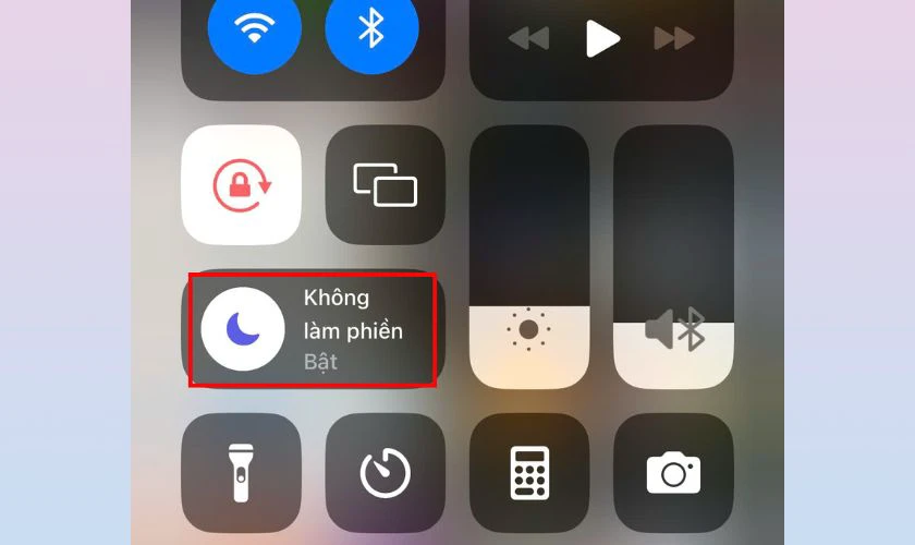 Tắt chế độ kh&ocirc;ng l&agrave;m phiền tr&ecirc;n iPhone 14 trong Trung t&acirc;m điều khiển