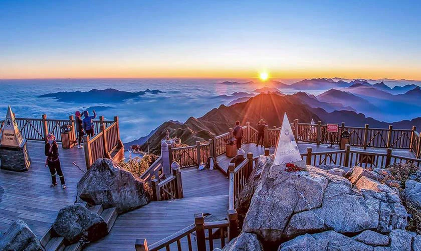 Kh&ocirc;ng kh&iacute; Tết Dương Lịch tại Sa Pa