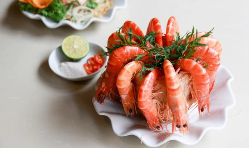 Ăn tôm ngày Tết được xem là không may mắn