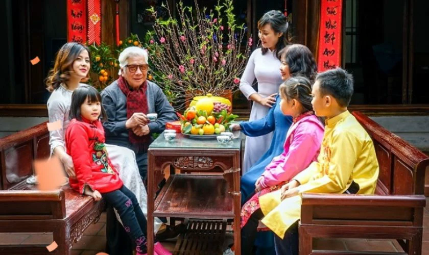 Thăm hỏi chúc Tết người thân họ hàng vào ngày Tết
