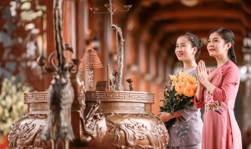 Câu may, cầu phúc là hoạt động được thực hiện nhiều vào ngày Tết Nguyên Đán