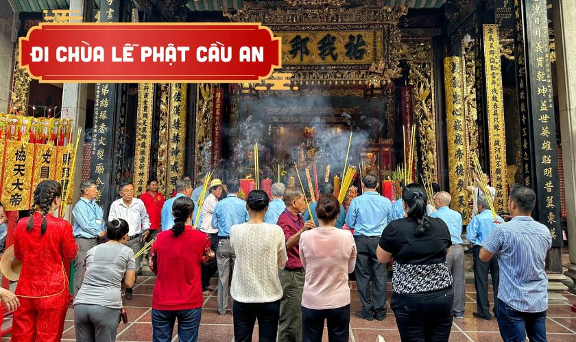 Đi chùa lễ Phật, cầu an và thực hiện phóng sinh ngày Tết Nguyên tiêu