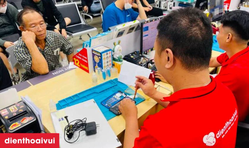 Quy trình các bước thay màn hình Samsung chuẩn xác