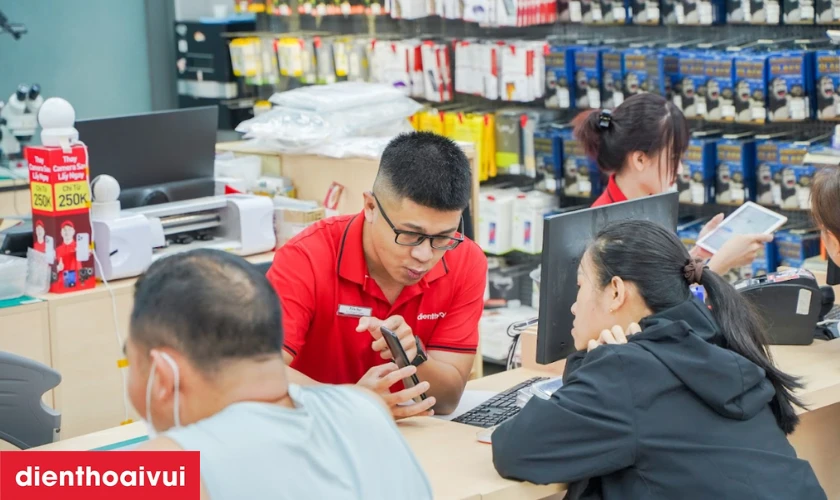 Tư vấn thay b&agrave;n ph&iacute;m laptop ASUS cho kh&aacute;ch h&agrave;ng