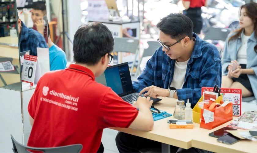 Kiểm tra v&agrave; b&aacute;o gi&aacute; minh bạch với kh&aacute;ch h&agrave;ng trước khi thực hiện