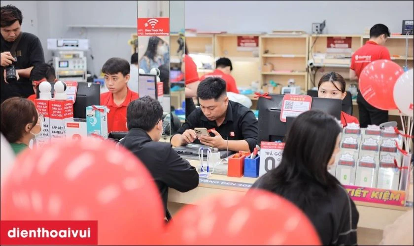 Kiểm tra lại v&agrave; giao m&aacute;y t&iacute;nh cho kh&aacute;ch