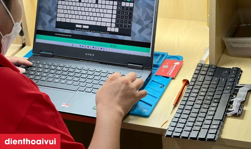Thay b&agrave;n ph&iacute;m laptop HP Omen
