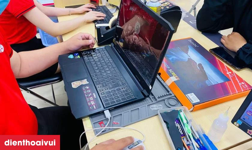 Quy tr&igrave;nh thay b&agrave;n ph&iacute;m laptop Dell Inspiron 11-3162 / 11-3164 tại Điện Thoại Vui