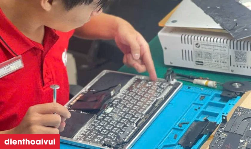 Quy trình thay bàn phím laptop