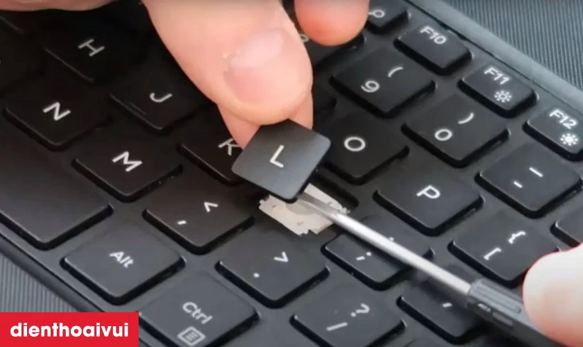Quy tr&igrave;nh thay b&agrave;n ph&iacute;m laptop Lenovo chuẩn