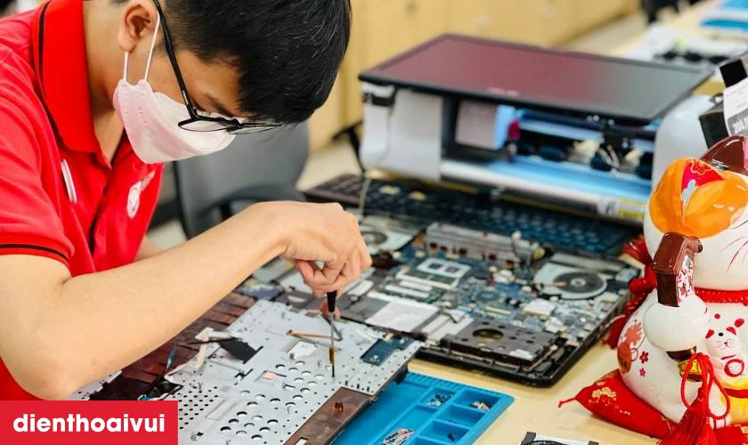 Tháo và lắp đặt bàn phím mới cho laptop