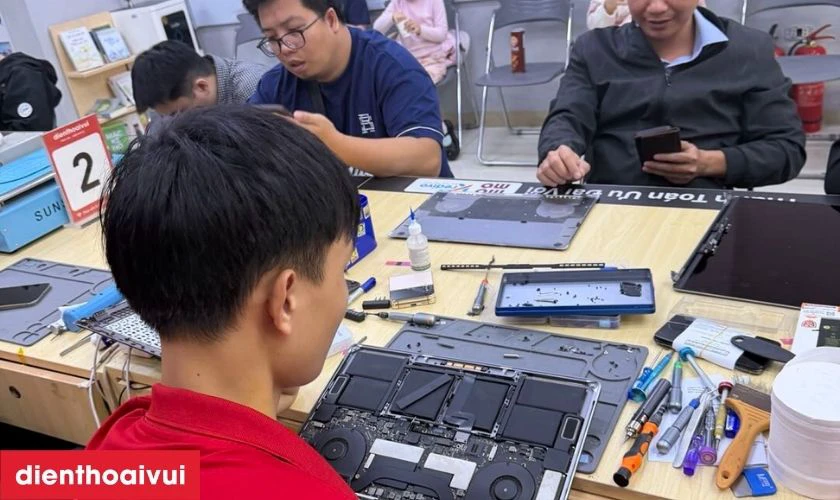 Quy trình thay bàn phím laptop MSI Thin GF63 8RCS Điện Thoại Vui TPHCM, Hà Nội