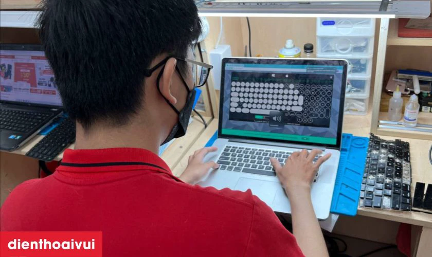B&agrave;n ph&iacute;m MacBook bị n&oacute;ng, nhập sai k&yacute; tự