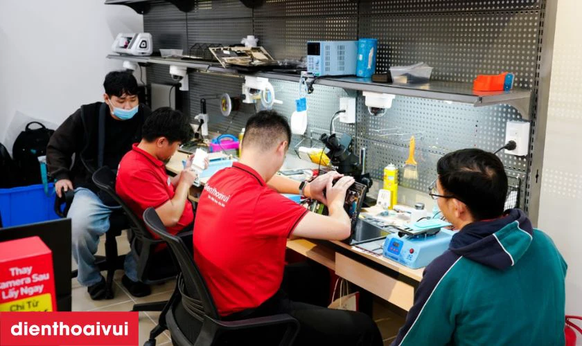 Địa chỉ thay camera sau điện thoại Xiaomi ở HCM v&agrave; H&agrave; Nội?