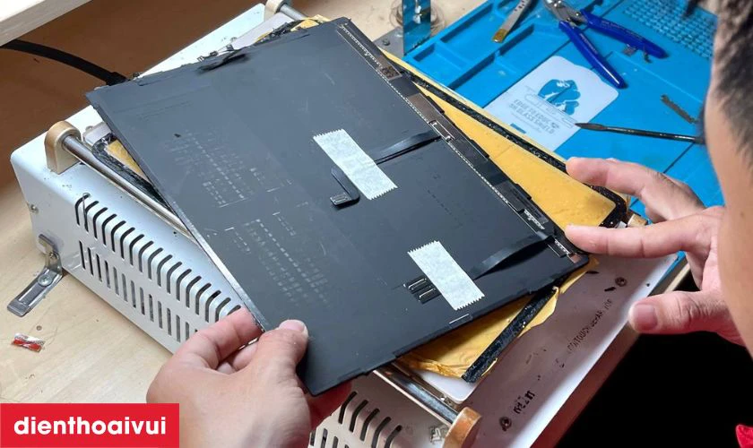 Quy trình thay camera sau iPad Mini 1 chuyên nghiệp tại Điện Thoại Vui