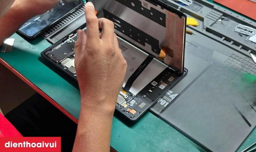 Quy trình thay camera sau iPad Pro 11 inch 2022 M2 lấy liền tại Điện Thoại Vui