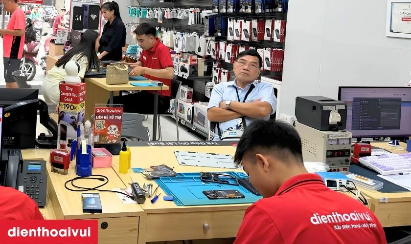 Quy trình thay camera sau iPad Pro 12.9 inch 2022 M2 minh bạch tại Điện Thoại Vui