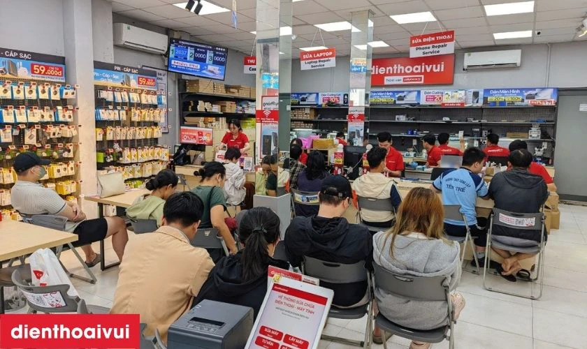 Cửa h&agrave;ng thay camera sau iPhone 11 ch&iacute;nh h&atilde;ng GENA ở đ&acirc;u uy t&iacute;n, lấy liền lại TPHCM v&agrave; H&agrave; Nội