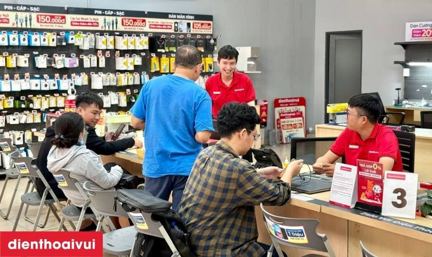 Cửa h&agrave;ng thay camera sau iPhone 11 ch&iacute;nh h&atilde;ng Hatech ở đ&acirc;u uy t&iacute;n, lấy liền lại TPHCM v&agrave; H&agrave; Nội