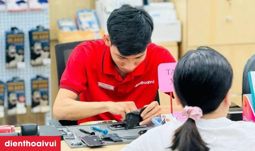 Cửa h&agrave;ng thay camera sau iPhone 11 ch&iacute;nh h&atilde;ng Hatech ch&iacute;nh h&atilde;ng, lấy liền tại Điện Thoại Vui
