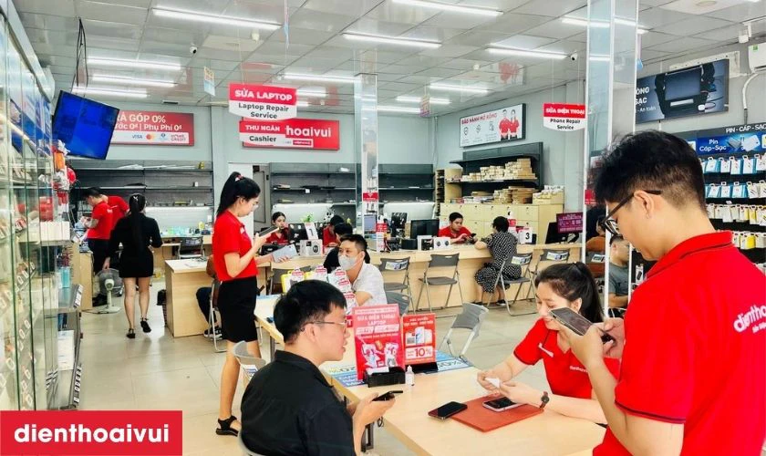 Dịch vụ thay camera sau iPhone 11 Pro ch&iacute;nh h&atilde;ng Hatech, lấy liền tại Điện Thoại Vui