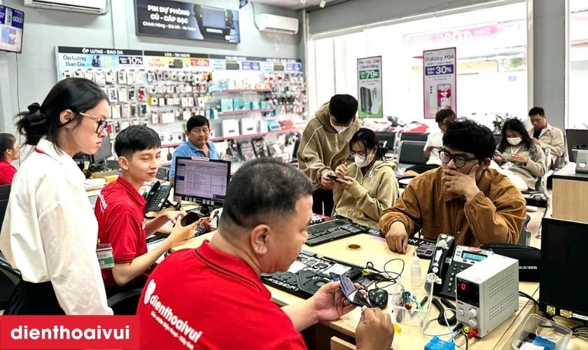 Dịch vụ thay camera sau iPhone 12 Pro ch&iacute;nh h&atilde;ng GENA lấy liền tại Điện Thoại Vui