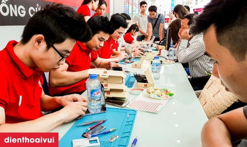 Quy tr&igrave;nh thay camera sau iPhone 13 chuy&ecirc;n nghiệp lấy liền tại Điện Thoại Vui