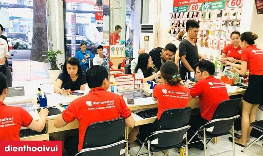 Dịch vụ sửa chữa ch&iacute;nh h&atilde;ng, lấy liền tại Điện Thoại Vui