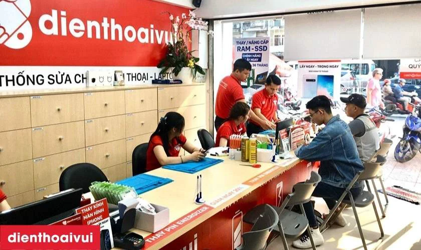 Dịch vụ sửa chữa với linh kiện ch&iacute;nh h&atilde;ng GENA, lấy liền tại Điện Thoại Vui