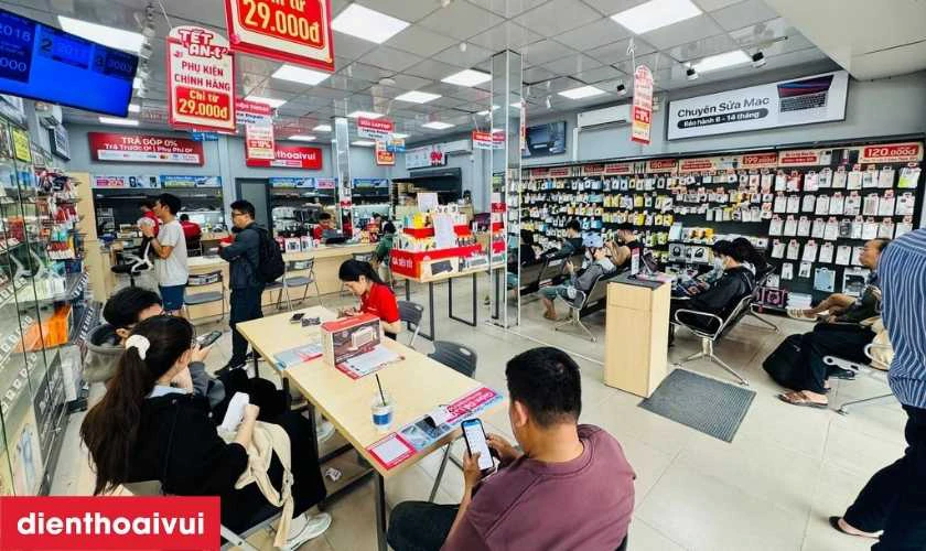 Địa chỉ thay camera sau iPhone 13 ch&iacute;nh h&atilde;ng Hatech ở đ&acirc;u uy t&iacute;n, lấy liền lại TPHCM v&agrave; H&agrave; Nội