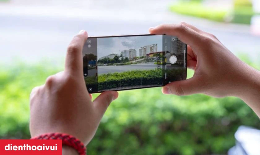 Khi n&agrave;o bạn cần thay camera sau iPhone 16 Pro Max