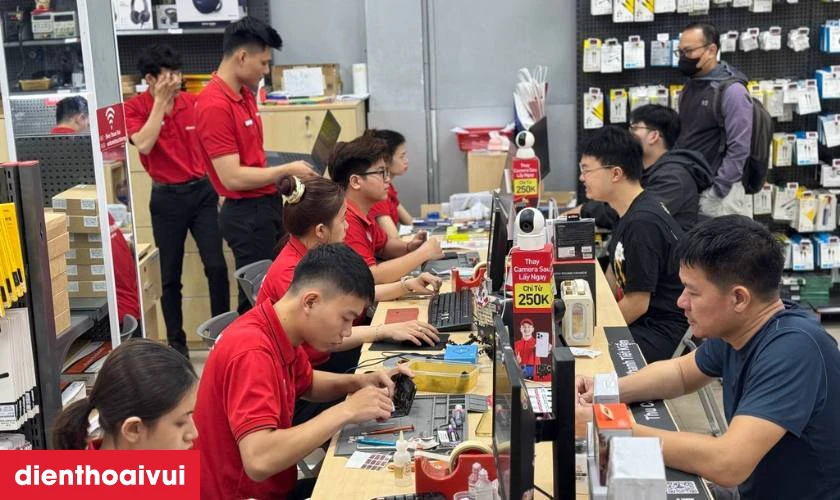 Quy tr&igrave;nh thay camera sau iPhone 7 Plus ch&iacute;nh h&atilde;ng Hatech chuy&ecirc;n nghiệp tại Điện Thoại Vui
