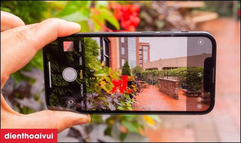 C&oacute; n&ecirc;n thay camera sau iPhone 8 ch&iacute;nh h&atilde;ng Hatech kh&ocirc;ng?