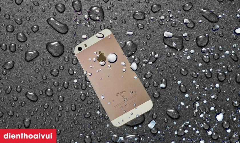 Tiếp x&uacute;c với nước hoặc độ ẩm cao