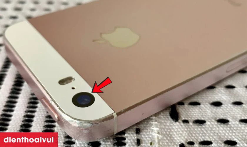 Dấu hiệu nhận biết t&igrave;nh trạng hư hỏng camera iPhone SE 2016