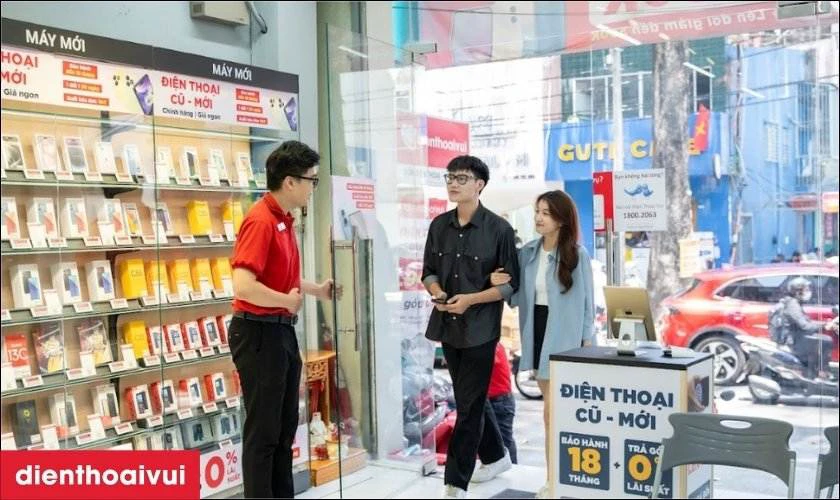 Địa chỉ thay camera sau iPhone XR ch&iacute;nh h&atilde;ng Hatech