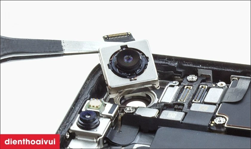 Thay camera sau iPhone XR ch&iacute;nh h&atilde;ng Hatech l&agrave; g&igrave;?